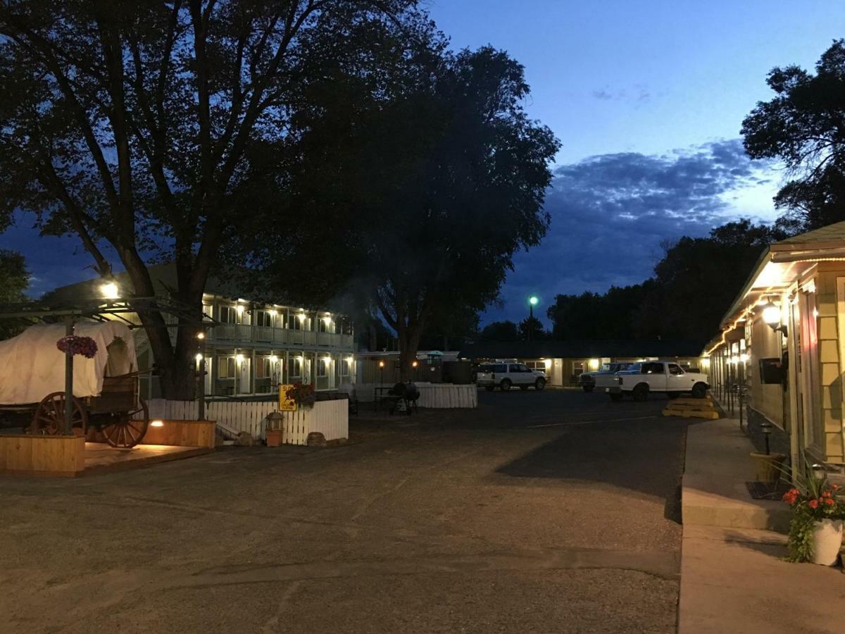 The Ol' Wyoming Motel ริเวอร์ตัน ภายนอก รูปภาพ